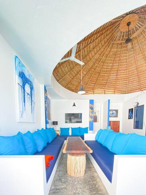 Magritte - Balinese Style Cosy *